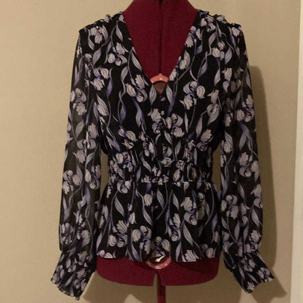 White House Black Market Size Small long sleeves lined blouse 100% polyester